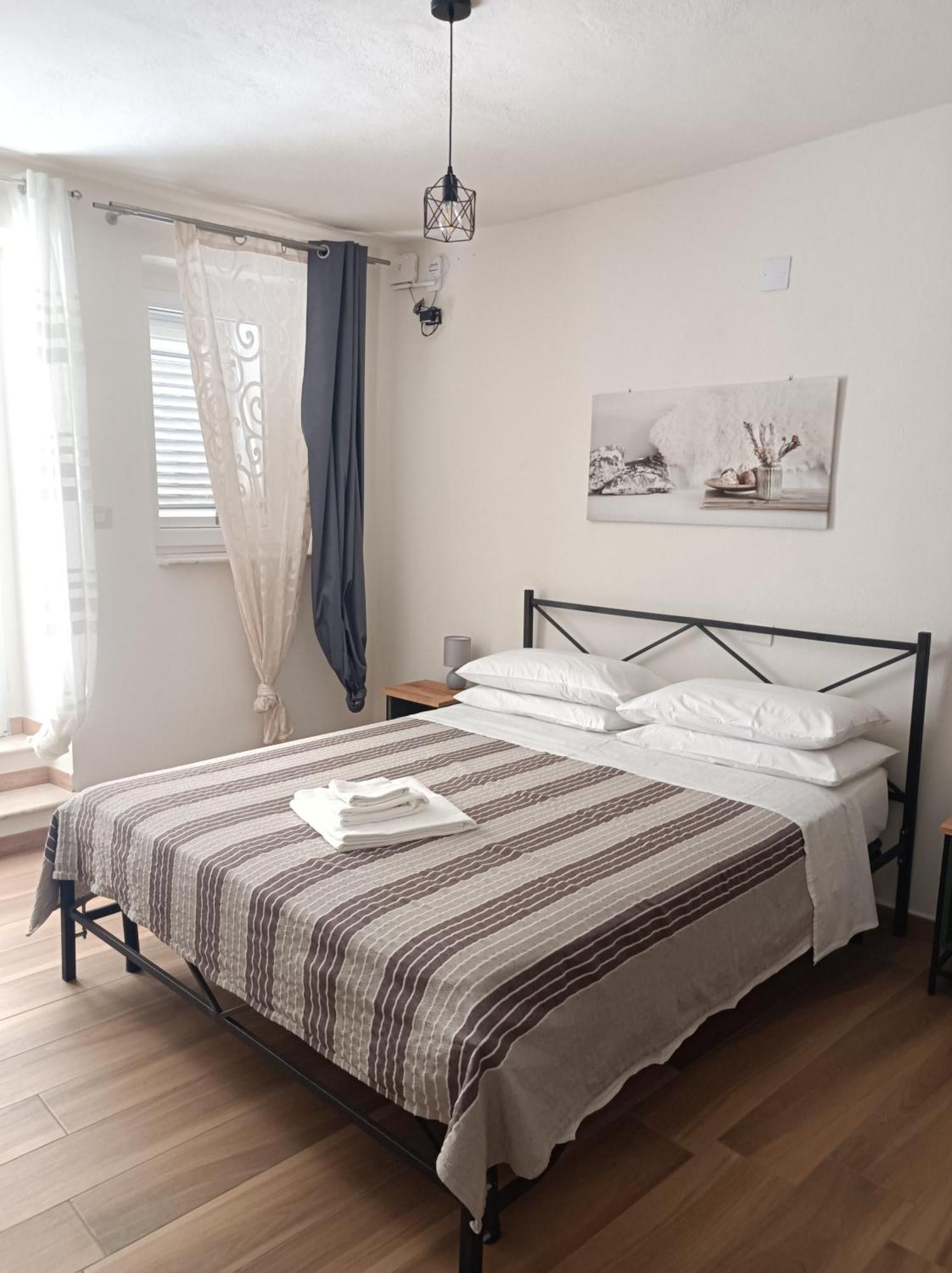 La Jacaranda Rooms Taormina Exterior photo