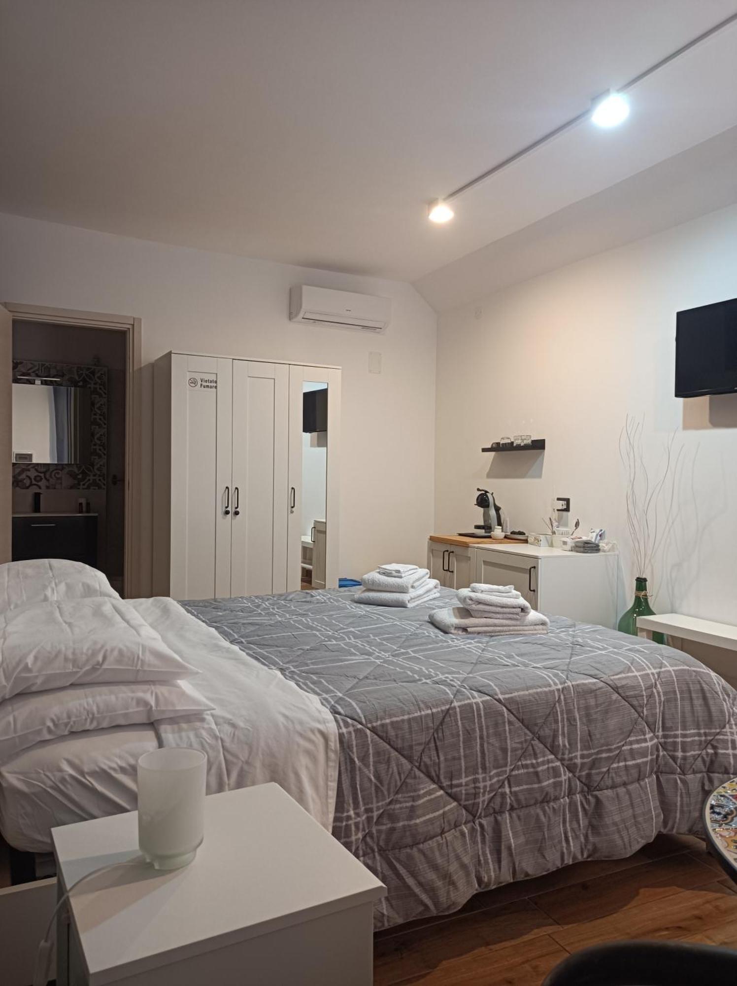 La Jacaranda Rooms Taormina Room photo